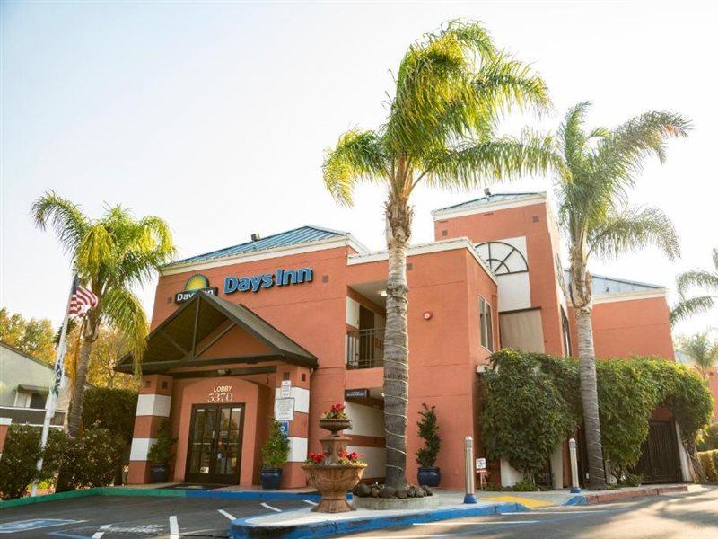 Days Inn By Wyndham Concord Exterior foto