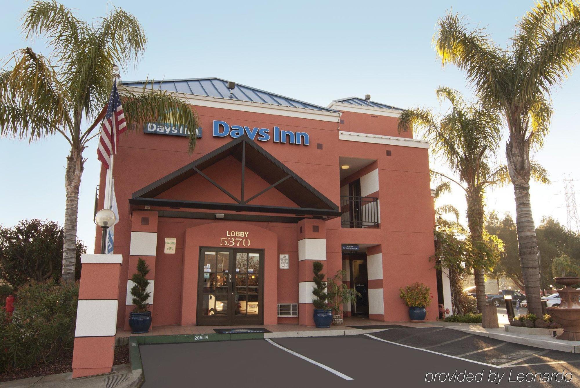 Days Inn By Wyndham Concord Exterior foto
