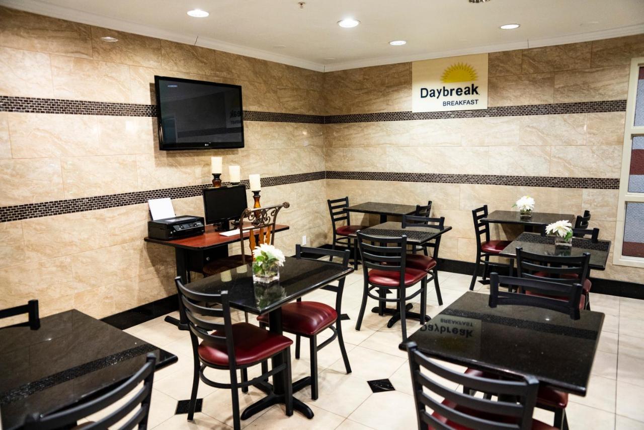 Days Inn By Wyndham Concord Exterior foto