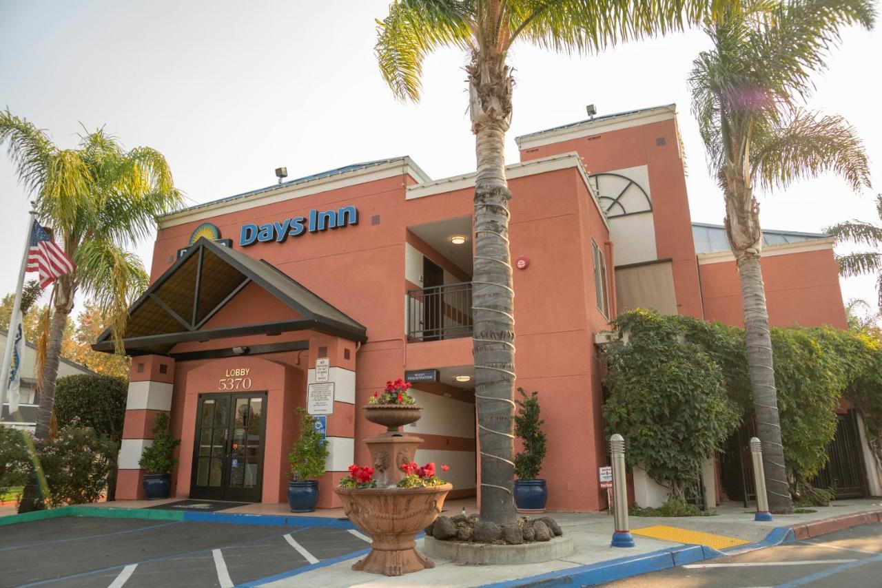 Days Inn By Wyndham Concord Exterior foto
