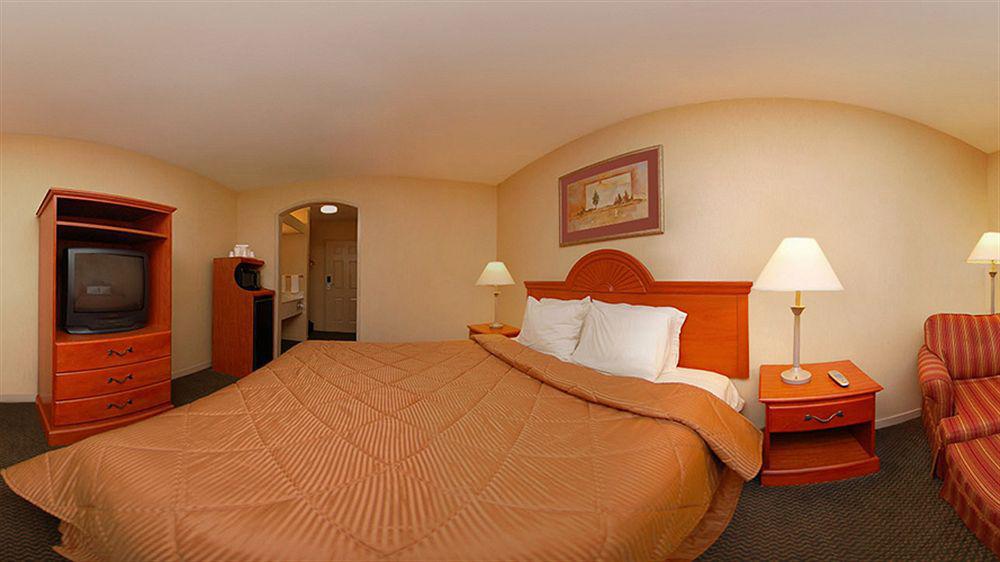 Days Inn By Wyndham Concord Exterior foto